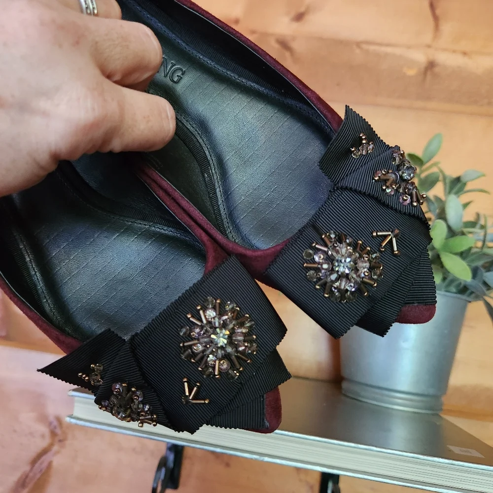 Vera Wang Suede Leather Point Toe Ballet Flats Flower Embellished Bead Bow Sz 6M